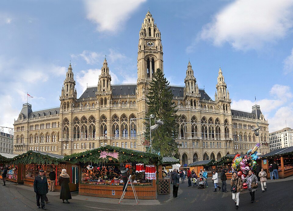 Rathaus Wien Christkindlmarkt Front Panorama