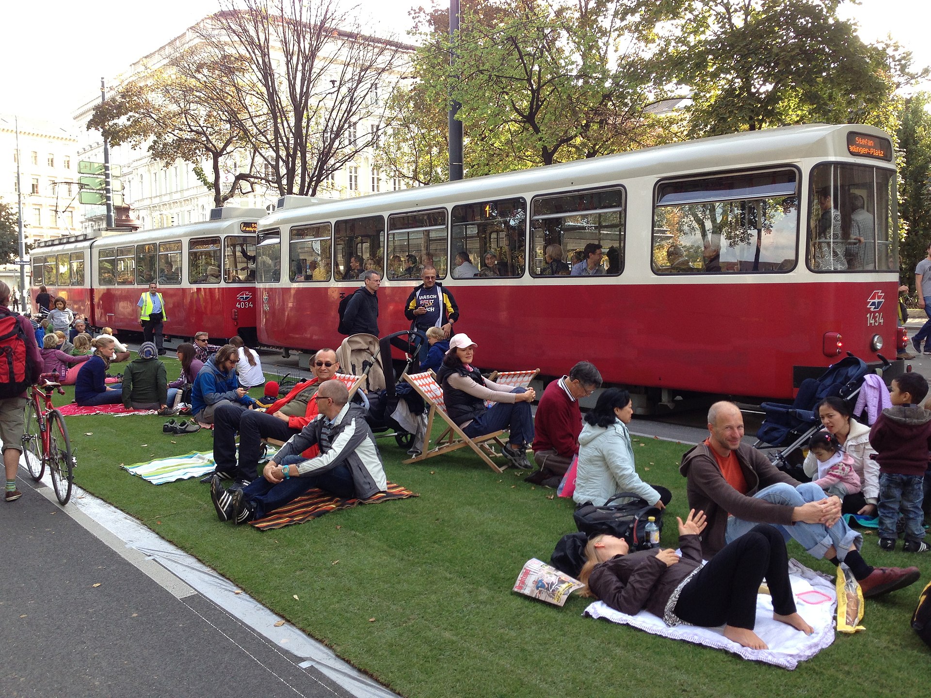The Ring closed to cars, with people on the grass