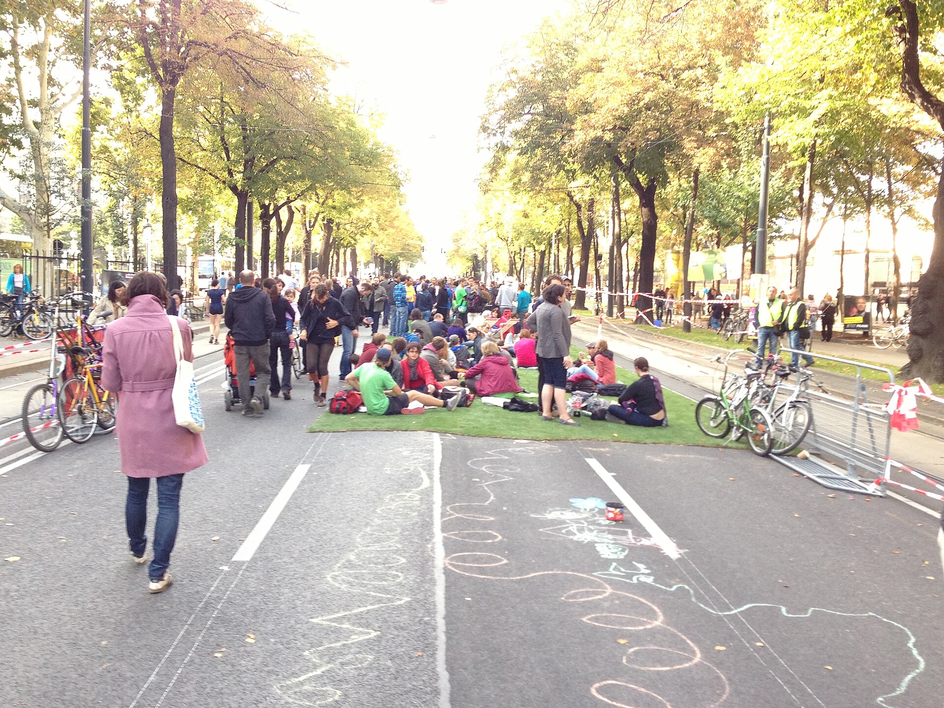 Cyclists on a car-free Ringstrasse