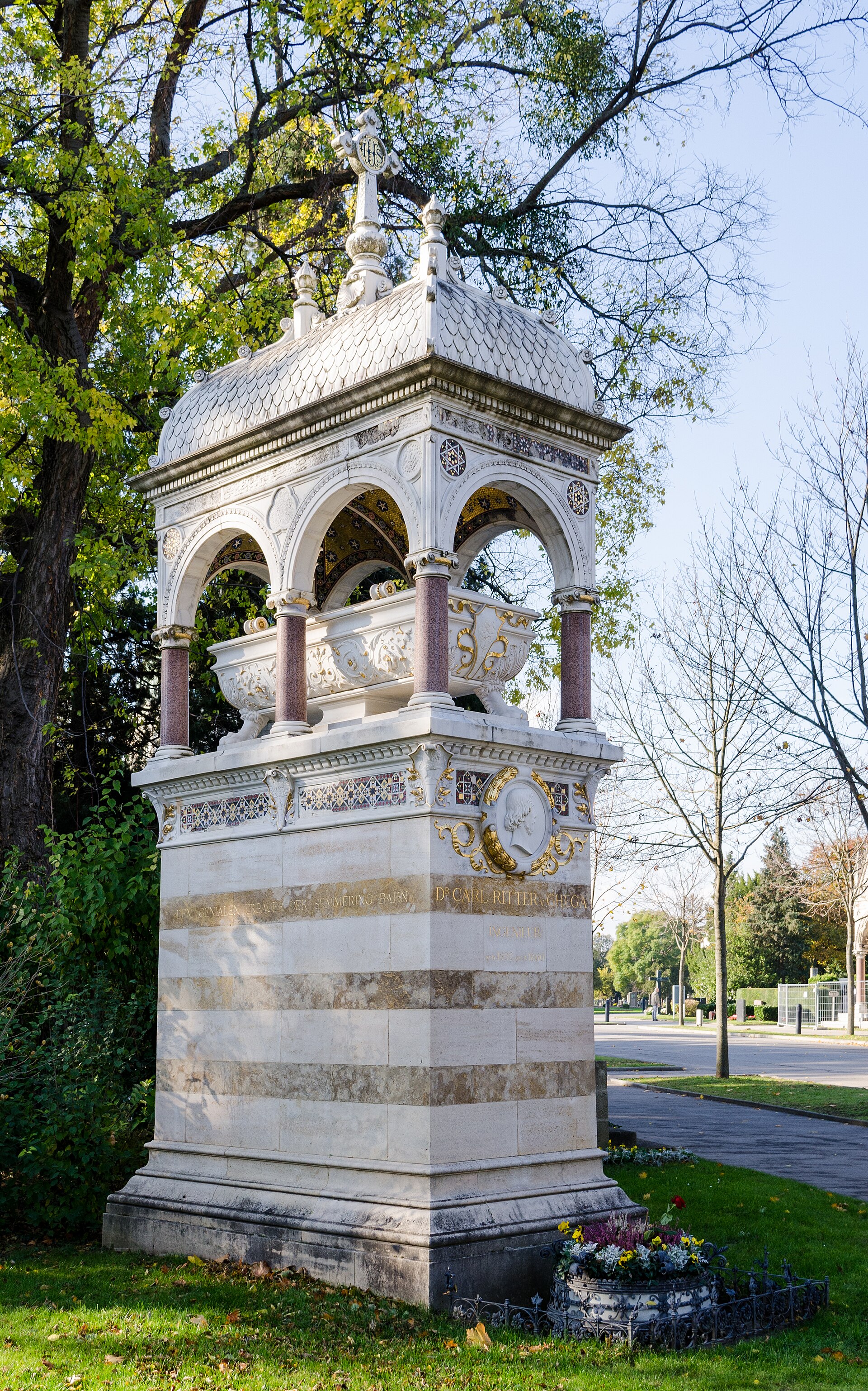 A tomb in the Zentralfriedhof